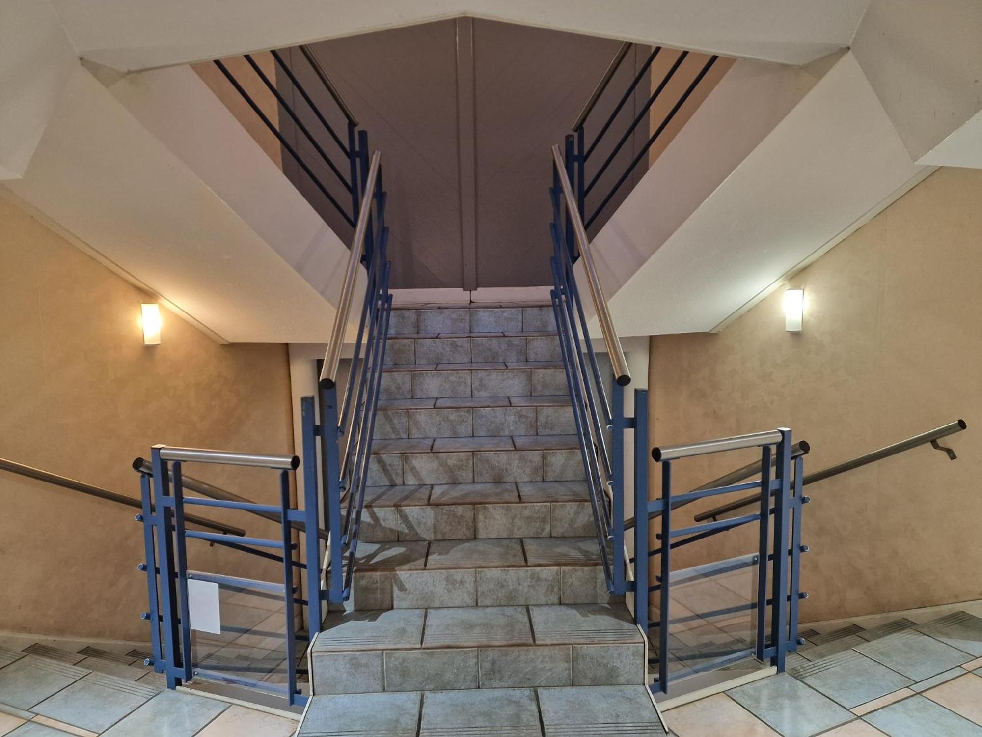 Comfortable Duplex En Securisee Proche Metro Appartement